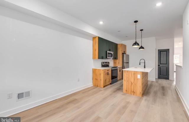 1221 W LEHIGH Avenue unit: 1