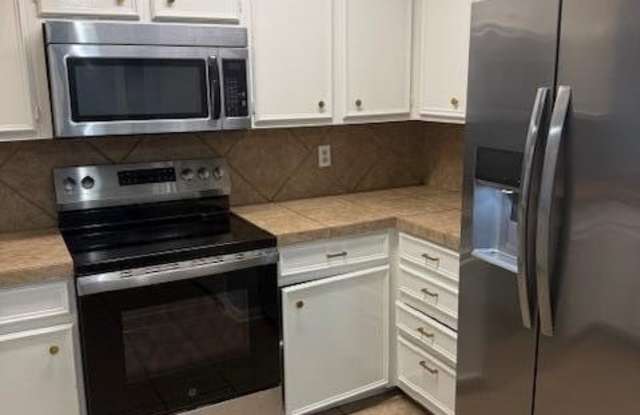 2432 River Oaks Boulevard lot: B