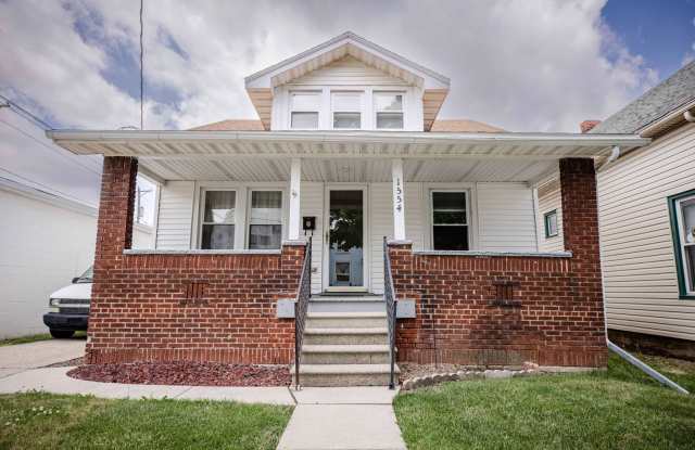 Beautiful Two Bedroom home with large upstairs bonus room. New appliances, washer and dryer, many amenities!