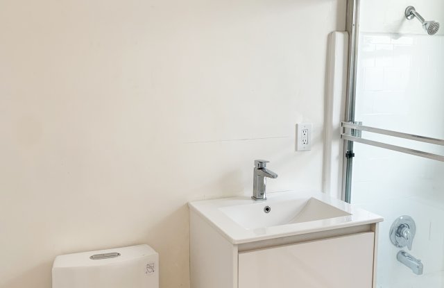 Venice Adjacent Apartments