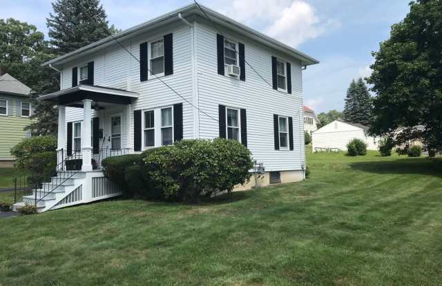 Gorgeous Single Family Home for Rent close to town, Garage, Natural gas - 25 Florence Street, Dover, NH 03820