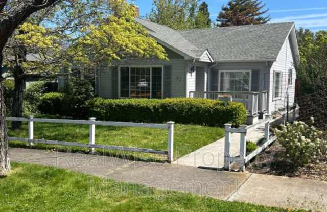 52 Alida St - 52 Alida Street, Ashland, OR 97520