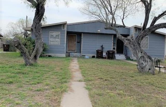 417 W Avenue C - 417 West Avenue C, Kingsville, TX 78363