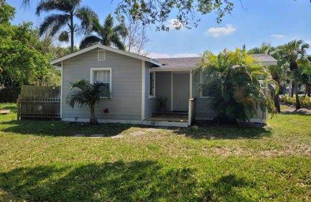 6423 SE Lillian Court