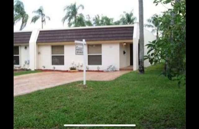 7453 Twin Sabal Dr - 7453 Twin Sabal Drive, Miami Lakes, FL 33014