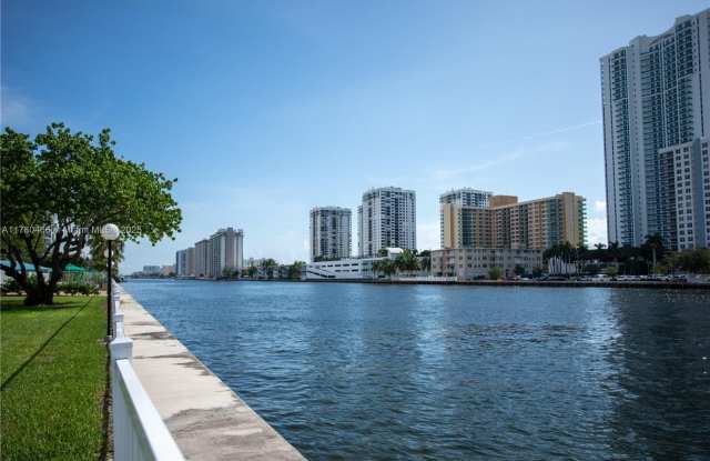 800 Parkview Dr Unit 211