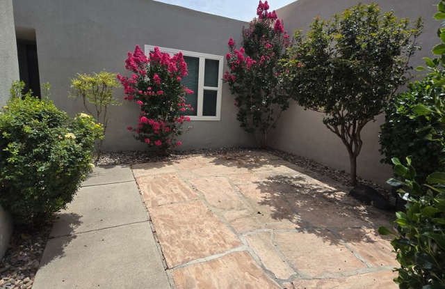 2 bedroom, 2 bath in NE