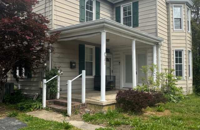101 W CAMDEN WYOMING Avenue