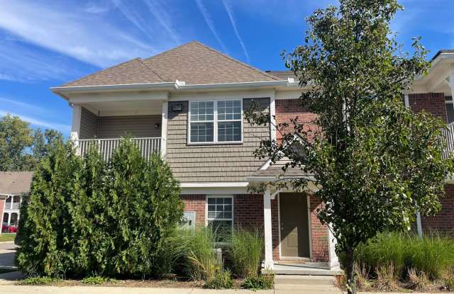 Shelby Township - 3 Bedroom, 2 Bath, End-Unit condo style w/Att Garage