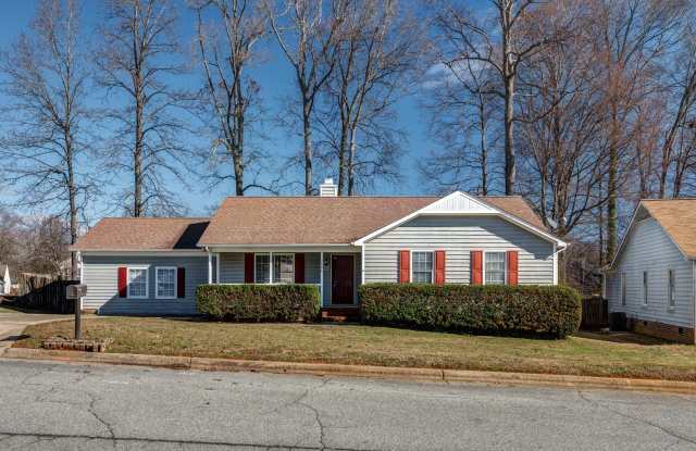 SW Large Updated Home, Bonus Room, FP, Front Porch, Deck  Fenced Yard!