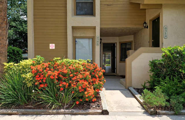 Spacious 2bd 2bth home with bonus room!