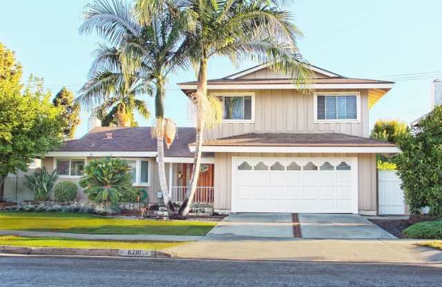Gorgeous 4 Bedroom, 2 Bath in the Lovely Huntington Beach!