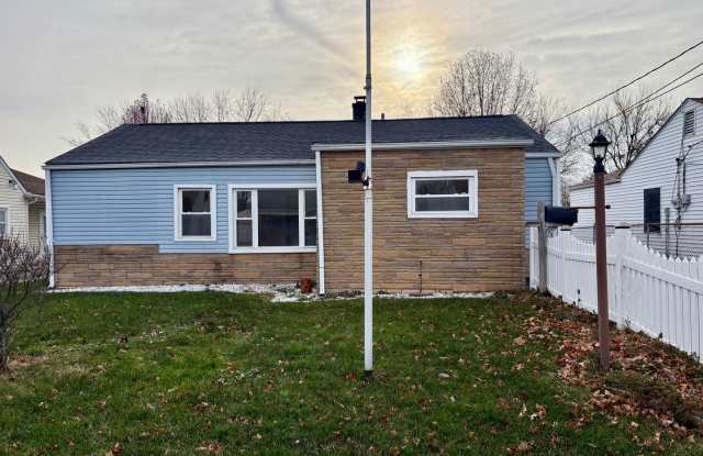 Photo of Charming 4-Bed / 1-Bath Home — 870 Geneva Ave. $1599/mo