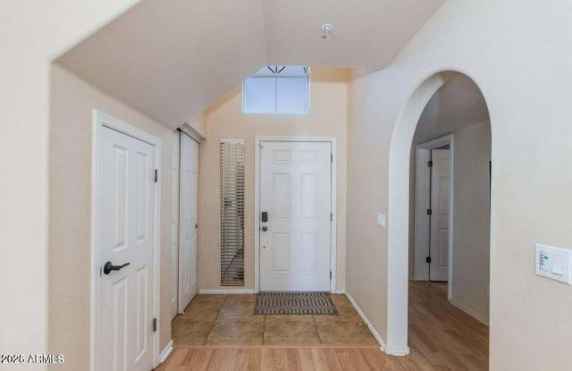 2647 N MILLER Road unit: 12