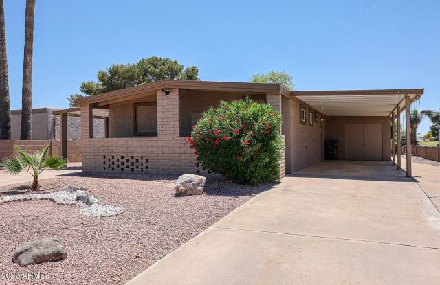 9107 E Fairway Boulevard