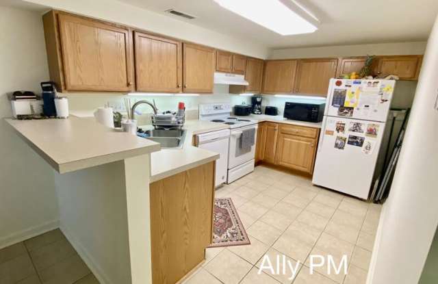 925 Henry Avenue Unit B - 1