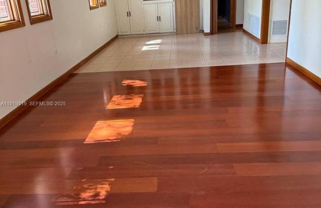 5461 W Broward Boulevard, Plantation, FL 33317