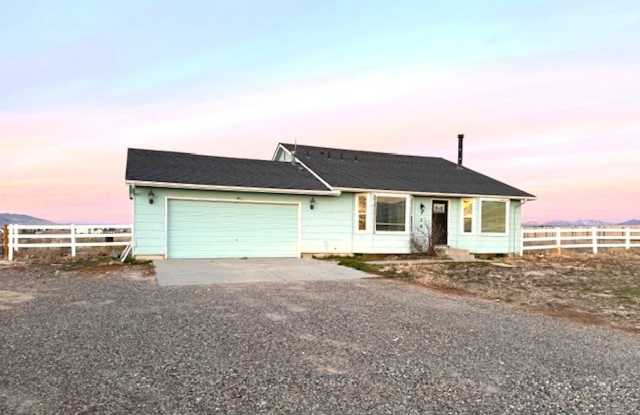 Photo of 4 bedroom home in Spring Creek with garage