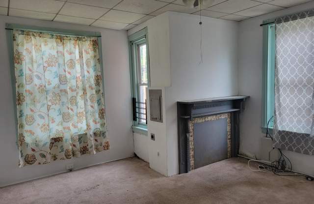 Photo of 833 W MARSHALL Street unit: Apt A