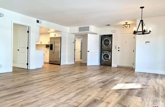 1227 Granville Ave unit: 200