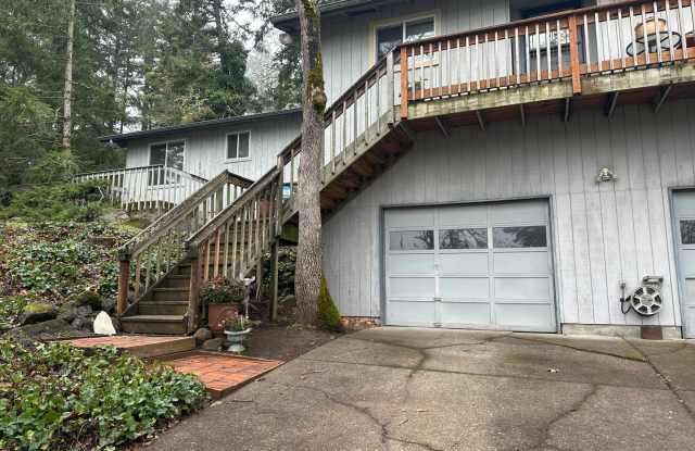 Beautifully updated large 3 bedroom 2 bath duplex in a great neighborhood! (MOVE IN SPECIAL!)