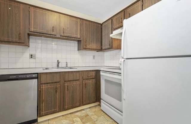 599 Old West Central St