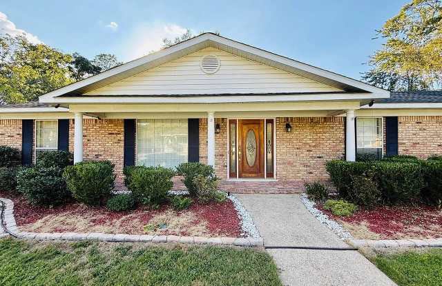 814 Pinemont Dr