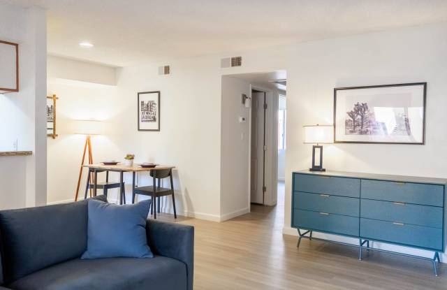 La Paloma Apartments