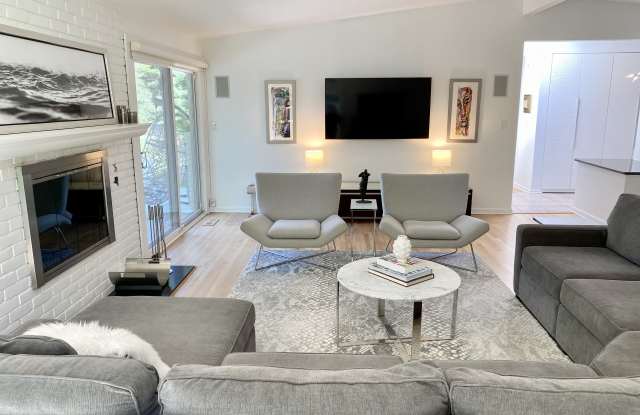 921 Arden Lane