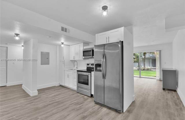 Photo of 9371 Fontainebleau Blvd