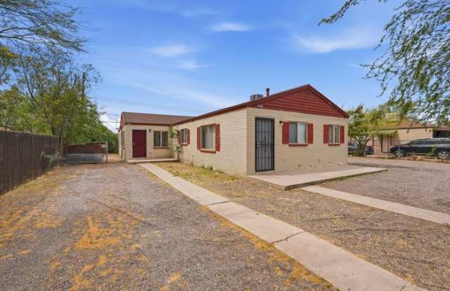 2520 East Cameron Vista