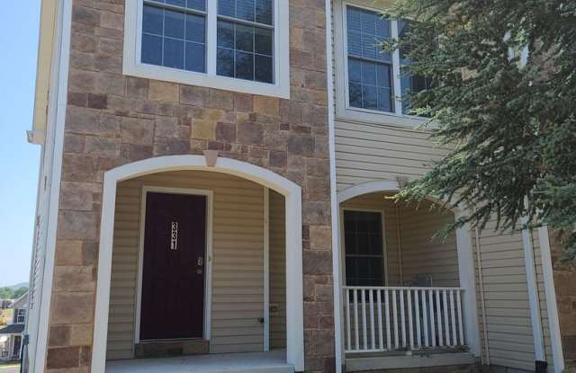 Photo of 3 Bedroom 2 1/2 bath end unit Townhome for Rent in Waynesboro