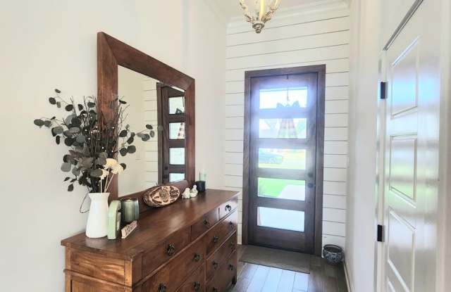 3 Bedroom 2 Bathroom in Jamestowne