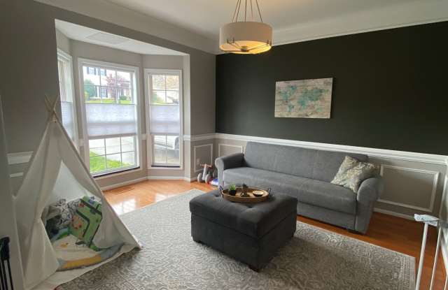 100 Mark Twain Court