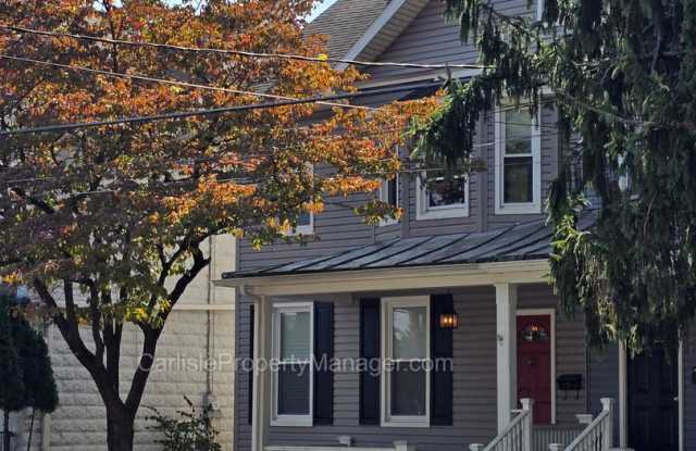 Historic Carlisle End Unit near park, food, and Dickinson College | Easy Commute, Off-Street Parking!