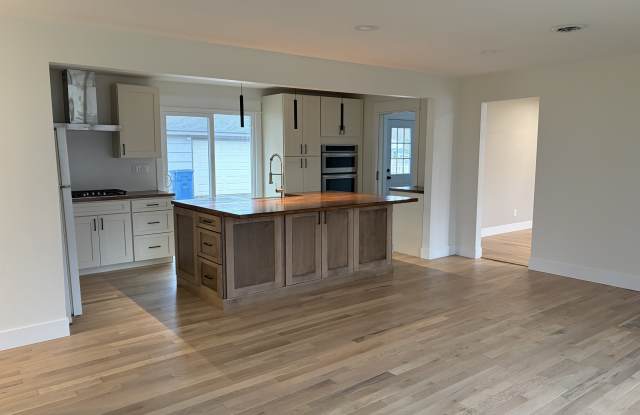 7226 Thomas Avenue South