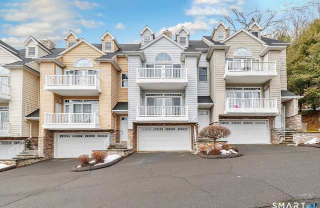 Photo of 665 River Road