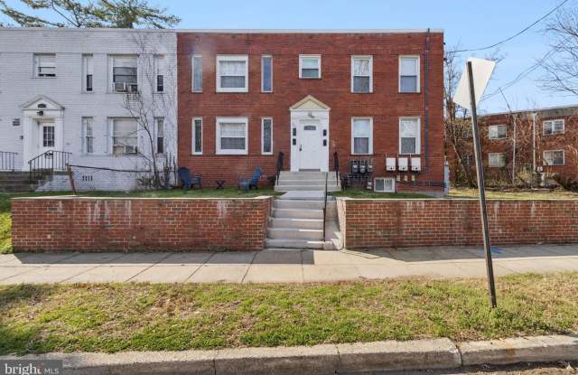 407 LEBAUM Street SE