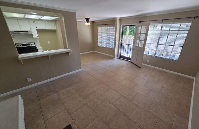 Large 3 Bedroom 2 Bath Townhouse