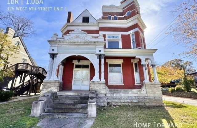 Photo of 325 W 6th Street unit: 1