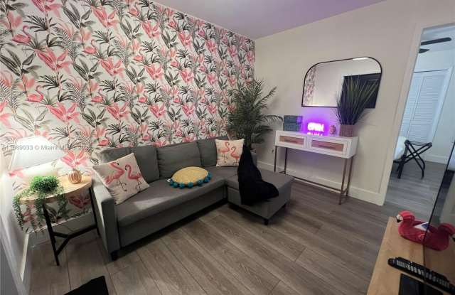 Photo of 3102 SW 10th St