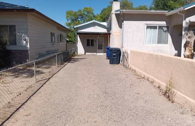 Cozy 1 bedroom, 1 bathroom Unit! Showings available NOW! ALL utilities INCLUDED! Move in special