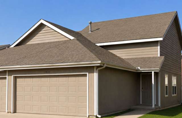 Great 3 Bed 2 Bath Duplex w/ attached 2 car garage!
