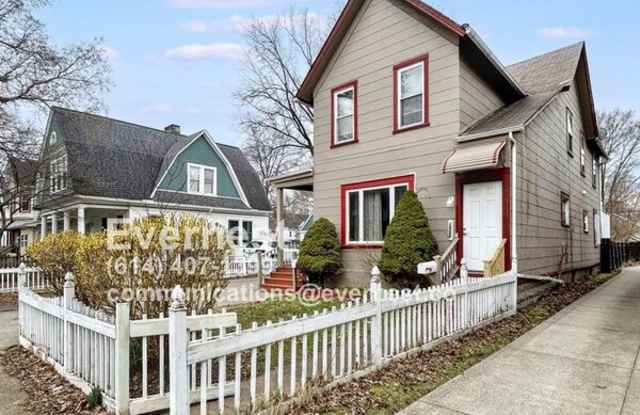 1858 W 45th St Upper