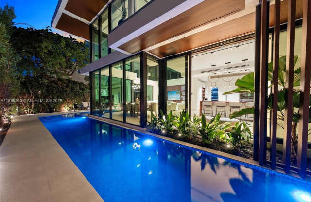 Photo of 3306 NE 16th St