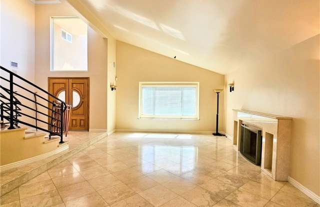 18521 Calle Vista Circle