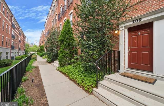 Photo of 209 COMMODORE COURT