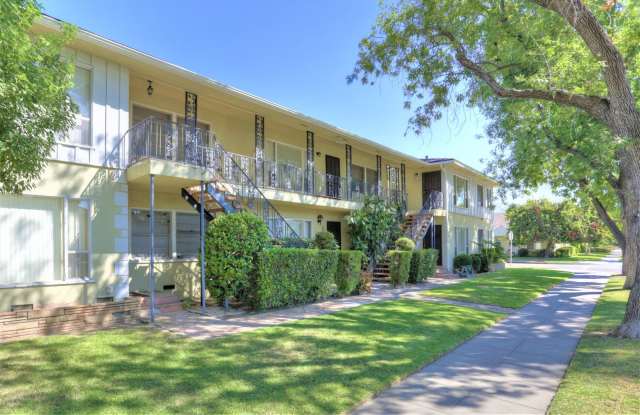 **** SUNNY TWO BEDROOM ONE BATH Apartment ***