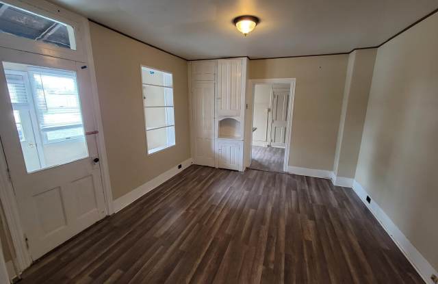 Photo of 923 WALNUT Street unit: 1