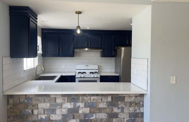 1521 Locust Ave
